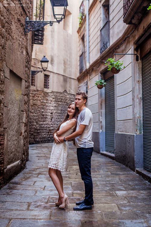 Impresionante paseo fotográfico de enamorados en Barcelona. Fotógrafo en Barcelona Maslik Yulia