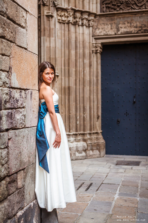 Elegante paseo fotográfico de boda. Fotógrafo en Barcelona Maslik Yulia