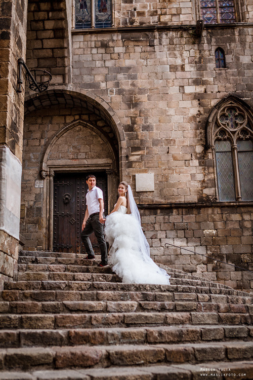 Sesión de fotos de boda en el puerto de Barcelona. Fotógrafo en Barcelona Maslik Yulia