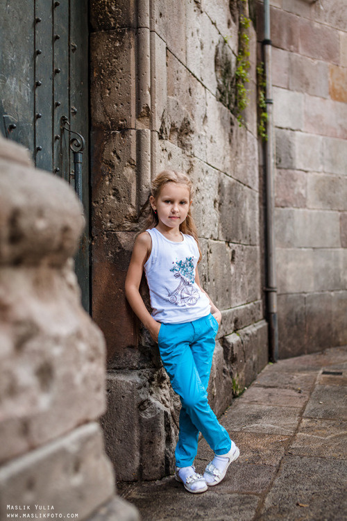 Sesión de fotos familiares en un viaje a Barcelona. Fotógrafo en Barcelona Maslik Yulia