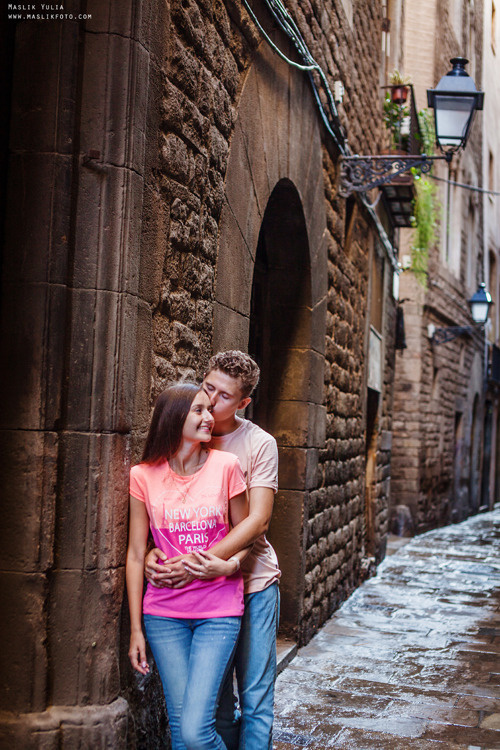 Impresionante paseo fotográfico de enamorados en Barcelona. Fotógrafo en Barcelona Maslik Yulia