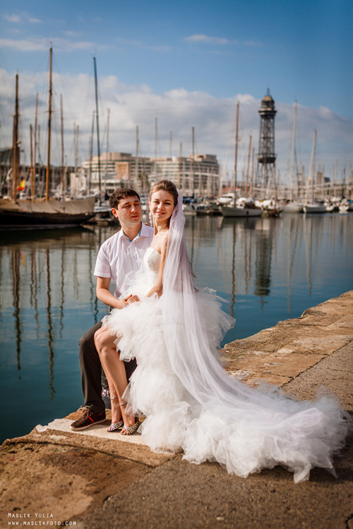 Sesión de fotos de boda en el puerto de Barcelona. Fotógrafo en Barcelona Maslik Yulia