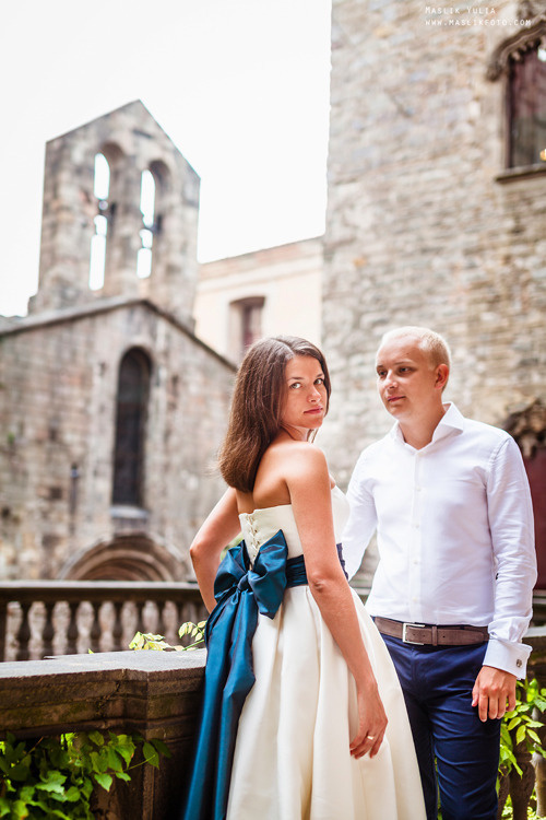 Elegante paseo fotográfico de boda. Fotógrafo en Barcelona Maslik Yulia