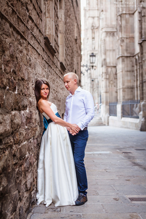 Elegante paseo fotográfico de boda. Fotógrafo en Barcelona Maslik Yulia