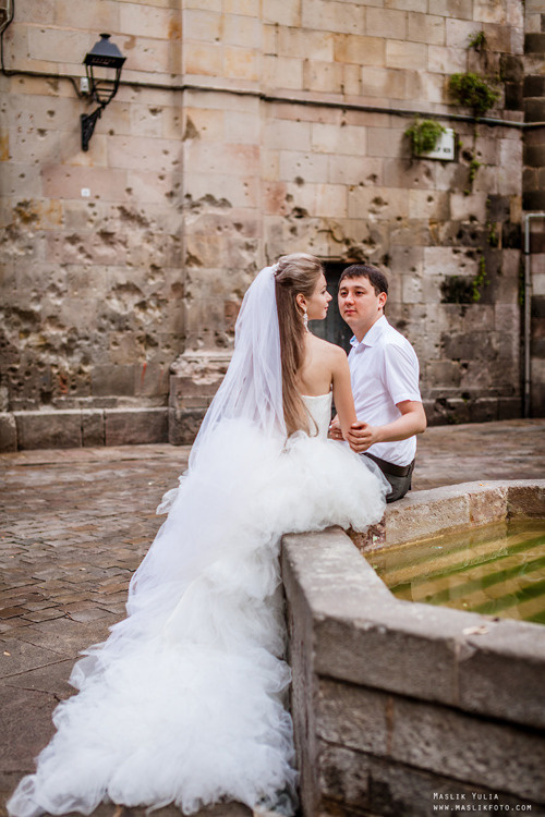 Sesión de fotos de boda en el puerto de Barcelona. Fotógrafo en Barcelona Maslik Yulia