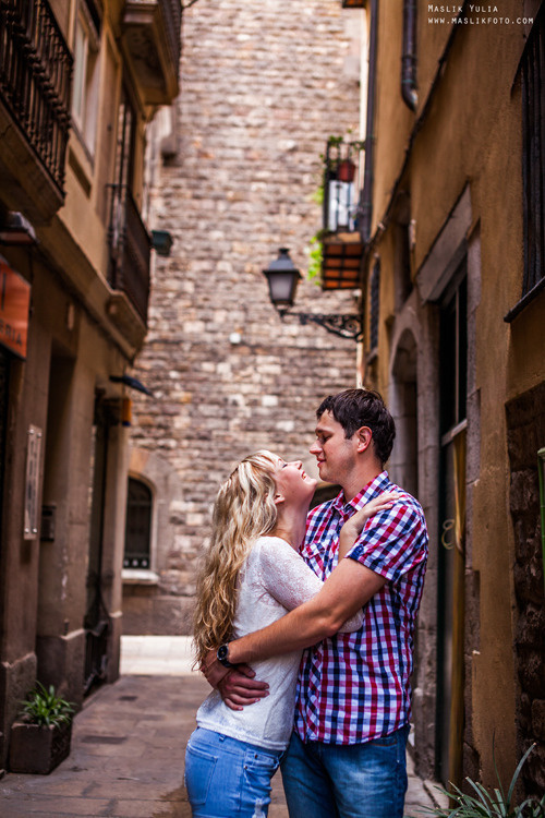 Romantic photo session in Barcelona. Photographer in Barcelona Spain Maslik Yulia