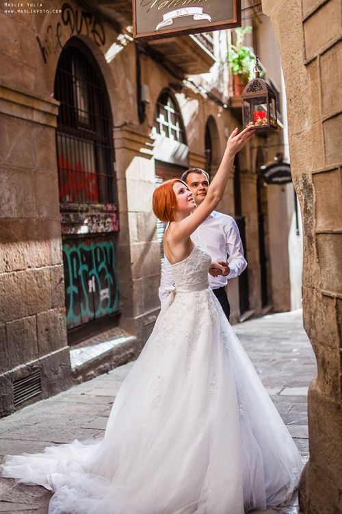 Soleada sesión de fotos en Barcelona. Fotógrafo en Barcelona Maslik Yulia