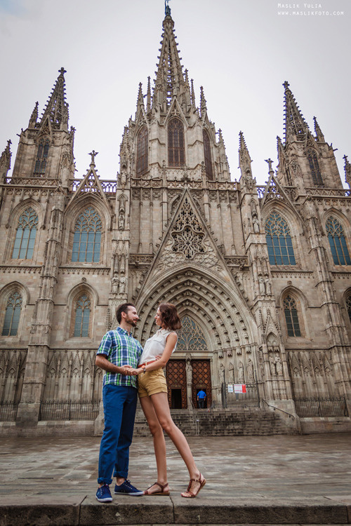 Fun photo shoot in Barcelona. Photographer in Barcelona Spain Maslik Yulia
