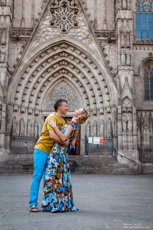 Sesión de fotos familiares en un viaje a Barcelona. Fotógrafo en Barcelona Maslik Yulia