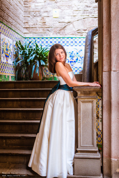 Elegante paseo fotográfico de boda. Fotógrafo en Barcelona Maslik Yulia