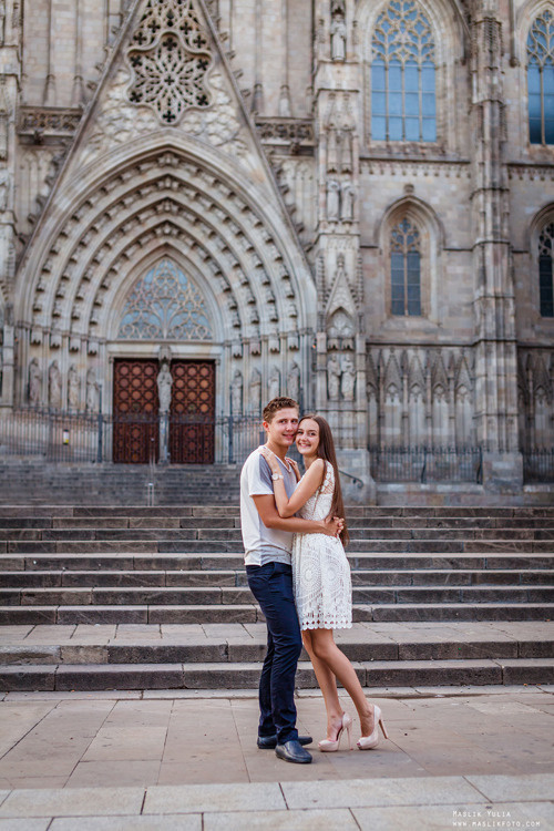 Impresionante paseo fotográfico de enamorados en Barcelona. Fotógrafo en Barcelona Maslik Yulia