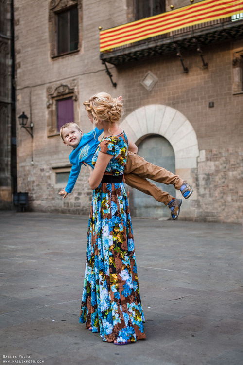 Sesión de fotos familiares en un viaje a Barcelona. Fotógrafo en Barcelona Maslik Yulia
