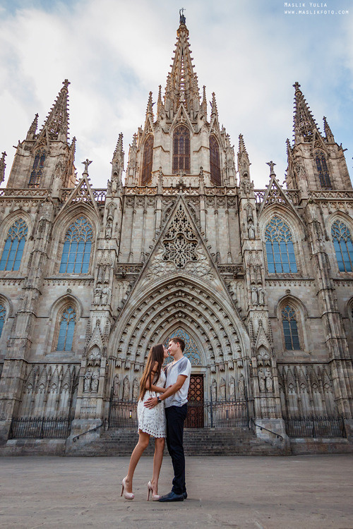 Impresionante paseo fotográfico de enamorados en Barcelona. Fotógrafo en Barcelona Maslik Yulia