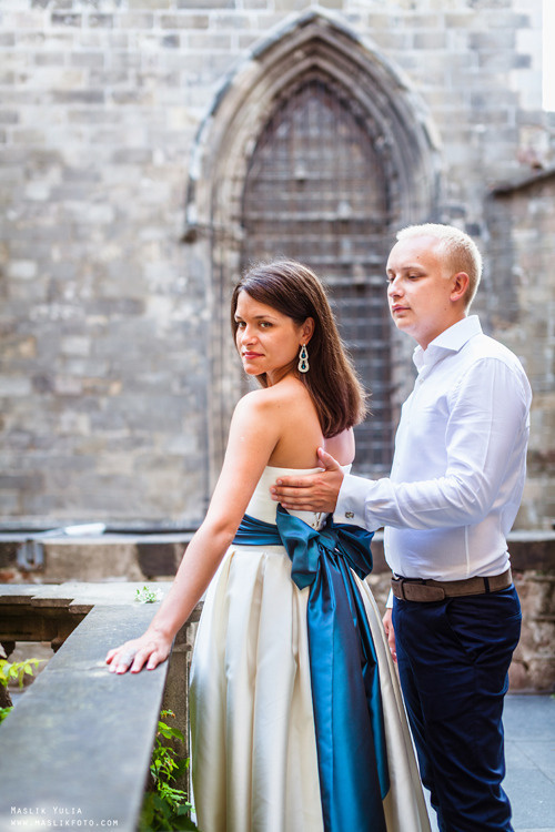Elegante paseo fotográfico de boda. Fotógrafo en Barcelona Maslik Yulia