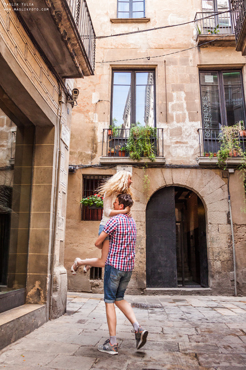 Romantic photo session in Barcelona. Photographer in Barcelona Spain Maslik Yulia