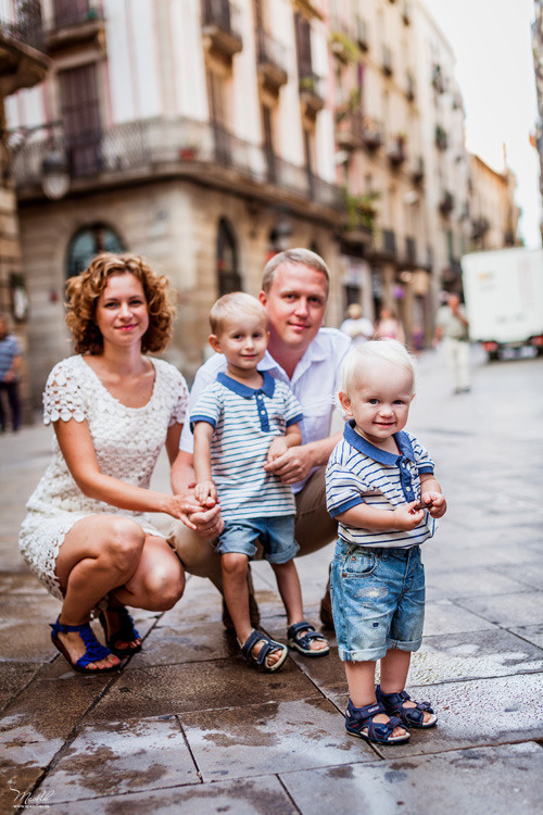 Rodzinna sesja zdjęciowa w Barcelonie. Fotograf w Barcelonie Hiszpanii Maslik Yulia
