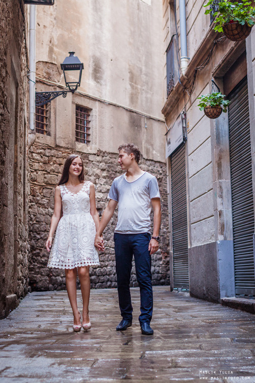 Impresionante paseo fotográfico de enamorados en Barcelona. Fotógrafo en Barcelona Maslik Yulia