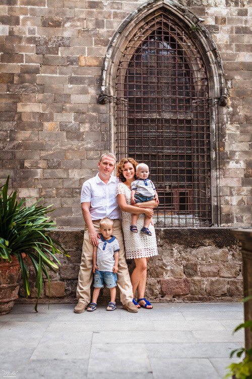 Rodzinna sesja zdjęciowa w Barcelonie. Fotograf w Barcelonie Hiszpanii Maslik Yulia