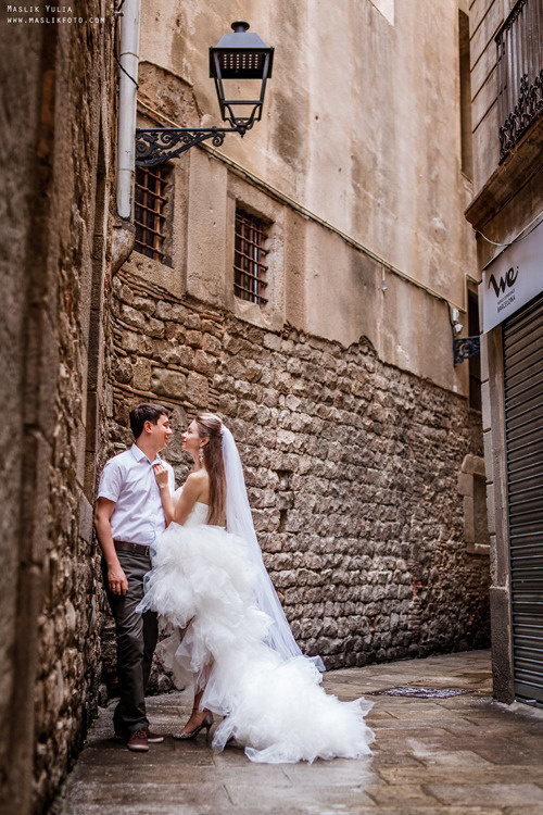 Sesión de fotos de boda en el puerto de Barcelona. Fotógrafo en Barcelona Maslik Yulia
