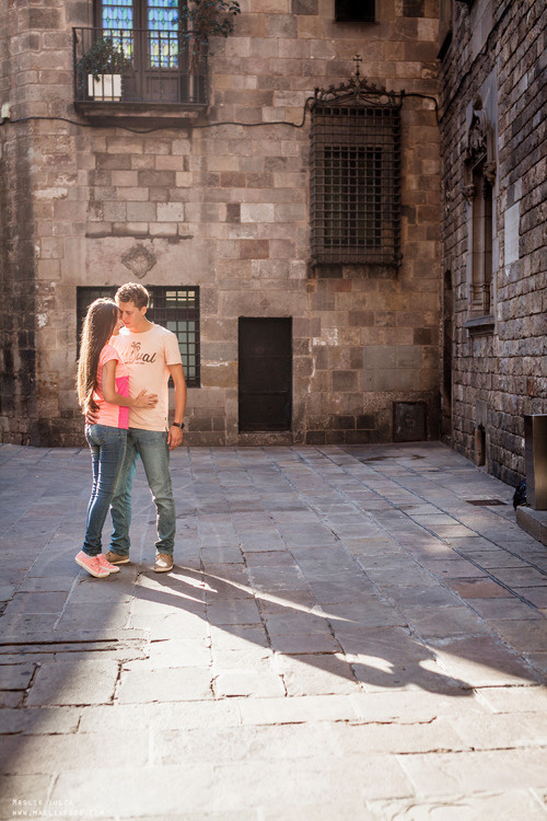 Impresionante paseo fotográfico de enamorados en Barcelona. Fotógrafo en Barcelona Maslik Yulia
