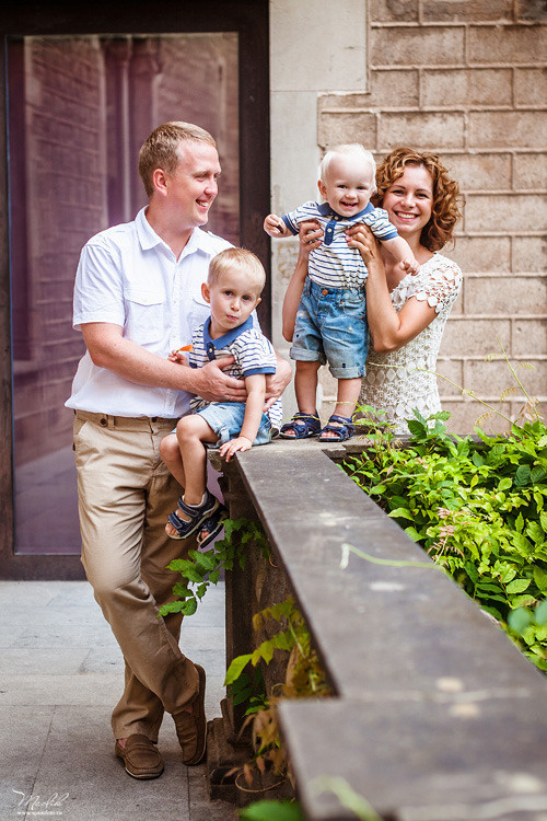 Rodzinna sesja zdjęciowa w Barcelonie. Fotograf w Barcelonie Hiszpanii Maslik Yulia