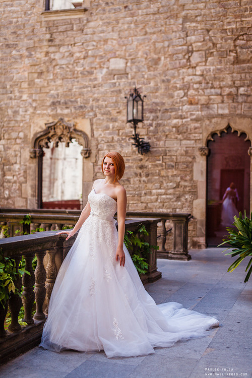 Soleada sesión de fotos en Barcelona. Fotógrafo en Barcelona Maslik Yulia