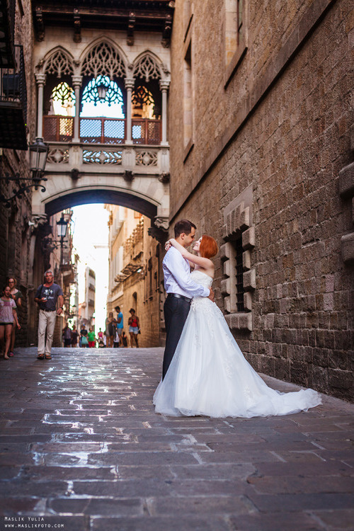 Soleada sesión de fotos en Barcelona. Fotógrafo en Barcelona Maslik Yulia