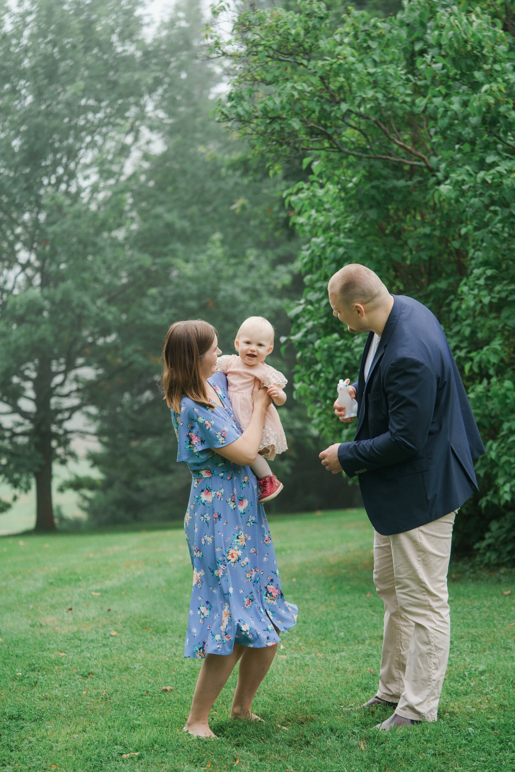 Perhekuvaus sumuisella säällä Tullisaaressa
