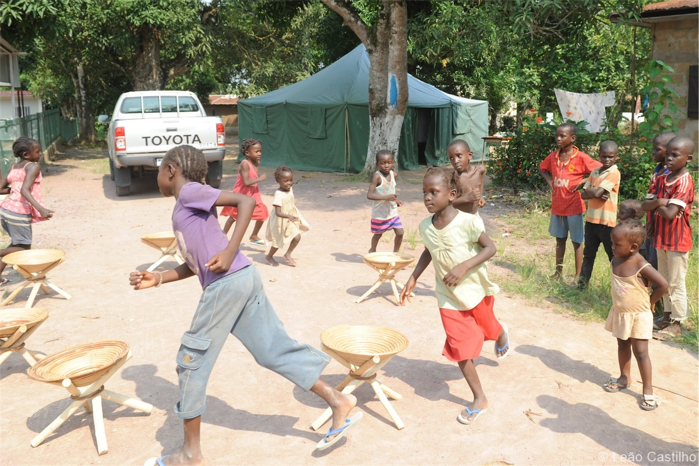 Photos of volunteer work in Congo. Simbahalu