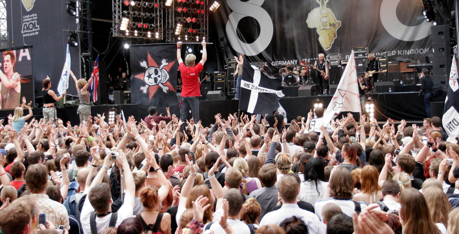 German punk icons Die Toten Hosen deliver a fiery hometown performance to the roaring Berlin crowd.