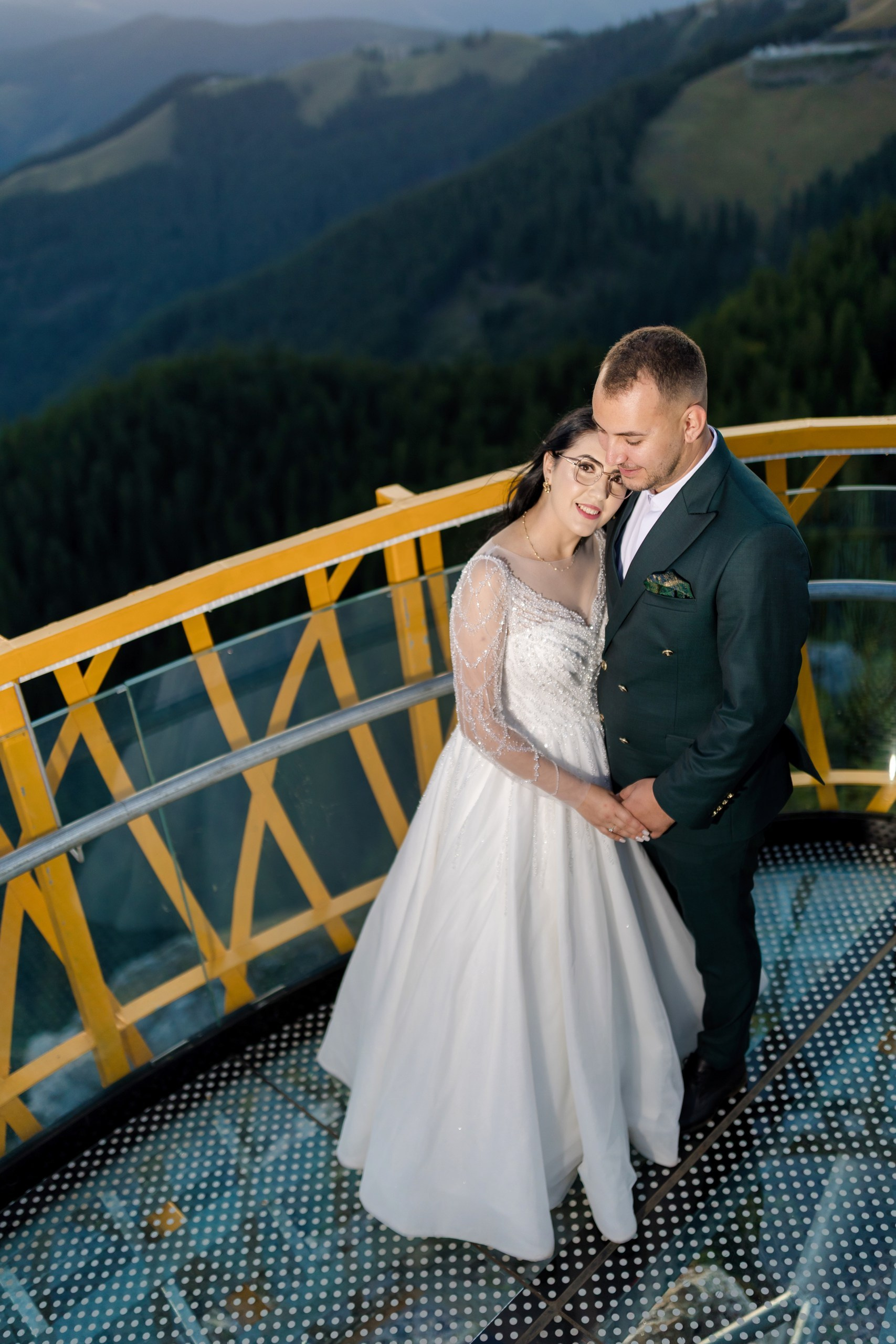 - nunta--fotograf-profesionist-botosani - fotografie-nunta-romantica - imagini-nunta-in-natura-alin-chirila-fotograf - fotografii-cuplu-indragostit-nunta-botosani - sedinta-foto-miri-andrei-iustina-alinofotostudio - amintiri-din-nunta-realizate-de-fotograf-profesionist - povestea-nuntii-andrei-si-iustina-in-imagini-alinofotostudio-fotograf evenimente- evenimente Botoșani -fotograf Suceava - fotograf Iași- servicii foto. servicii foto Botoșani. servicii foto video Botoșani. fotograf nunta. fotograf evenimente. fotograf nunta Botoșani. Alin chirila. Alin chirila fotograf. Alinofotostudio.- servicii foto. servicii foto Botoșani. servicii foto video Botoșani. fotograf nunta. fotograf evenimente. fotograf nunta Botoșani. Alin chirila. Alin chirila fotograf. Alinofotostudio.fotograf stare civilă,poze stare civilă,album foto stare civilă,servicii foto suceava,fotograf evenimente suceava,fotograf nuntă suceava,poze cununie civilă,ședință foto stare civilă,sesiune foto suceava,fotograf profesionist suceava,fotograf botosani,stare civila botosani,alinofotostudio,alin chirila fotograf.servicii foto. servicii foto Botoșani. servicii foto video Botoșani. fotograf nunta. fotograf evenimente. fotograf nunta Botoșani. Alin chirila. Alin chirila fotograf. Alinofotostudio.fotograf stare civilă,poze stare civilă,album foto stare civilă,servicii foto suceava,fotograf evenimente suceava,fotograf nuntă suceava,poze cununie civilă,ședință foto stare civilă,sesiune foto suceava,fotograf profesionist suceava,fotograf botosani,stare civila povestitor prin fotografiebotosani,alinofotostudio,alin chirila fotograf,servicii foto. servicii foto Botoșani. servicii foto video Botoșani. fotograf nunta. fotograf evenimente. fotograf nunta Botoșani. Alin chirila. Alin chirila fotograf. Alinofotostudio.fotograf stare civilă,poze stare civilă,album foto stare civilă,servicii foto suceava,fotograf evenimente suceava,fotograf nuntă suceava,poze cununie civilă,ședință foto stare civilă,sesiune foto suceava,fotograf profesionist suceava,fotograf botosani,stare civila botosani,alinofotostudio,alin chirila fotograf,cununie religioasă botoșani,andreea și neculai,capela militară botoșani,foto conacul zăicești,fotograf nuntă botoșani,fotograf cununie religioasă,foto evenimente botoșani,poze cununie capela militară,ședință foto zăicești,fotograf profesionist botoșaniMire și mireasă – Sergiu & Liliana – ziua nunții, 2024 - Emoții în ziua nunții – Sergiu și Liliana - Dansul mirilor – fotografie artistică nuntă 2024 - Sedinta foto romantică în natură – Sergiu & Liliana - Rochia de mireasă și detalii de nuntă elegan-Album de cununie civilă Florin și Anda – Fotografii profesionale realizate de Alin Chirilă în Botoșani -fotograf prin fotografie-Ședință foto Trash the Dress pe muntele Rarău cu Iulian și Iuliana – fotografie de cuplu, natură montană, emoție autentică surprinsă de Alin Chirilă, povestitor prin fotografie.- "Iulian și Iuliana pe crestele Rarăului – fotografie Trash the Dress în natură" - "Cuplu îmbrățișat la apus pe muntele Rarău – ședință foto după nuntă" - "Rochie de mireasă în vânt pe munte – Trash the Dress Rarău-1. Iulian și Iuliana pe muntele Rarău – ședință foto Trash the Dress în natură, cu peisaj montan spectaculos 2. Cuplu în îmbrățișare pe Rarău – emoție autentică surprinsă după nuntă 3. Rochie de mireasă în bătaia vântului – fotografie artistică Trash the Dress în munți 4. Mire și mireasă privind spre orizont – dragoste și libertate pe muntele Rarău 5. Iuliana zâmbind în rochia de mireasă – portret în natură, Trash the Dress 6. Iulian ținându-și mireasa de mână – ședință foto romantică pe munte 7. Detaliu cu rochia pe stâncă – estetică naturală Trash the Dress Rarău 8. Cuplu în mers pe poteca Rarăului – fotografie simbolică de după nuntă 9. Apus de soare pe Rarău în spatele mirilor – imagine de poveste Trash the Dress 10. Iulian și Iuliana râzând împreună – momente autentice surprinse de Alin Chirilă, povestitor prin fotografie