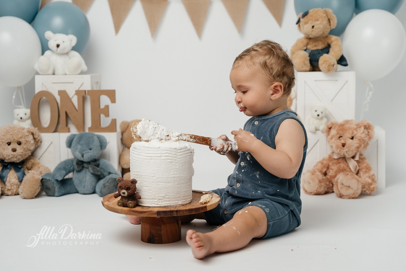 Cake smash session price guide. Newborn and family photographer. Hills District. Sydney