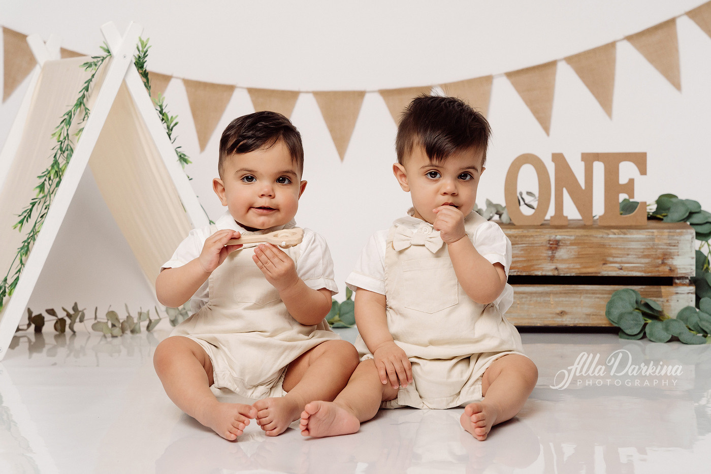 Cake smash session price guide. Newborn and family photographer. Hills District. Sydney