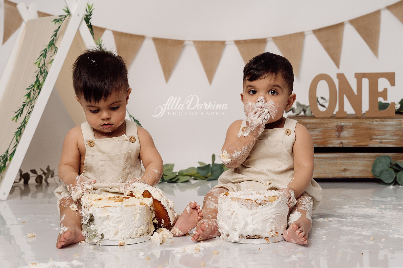 Cake smash session price guide. Newborn and family photographer. Hills District. Sydney