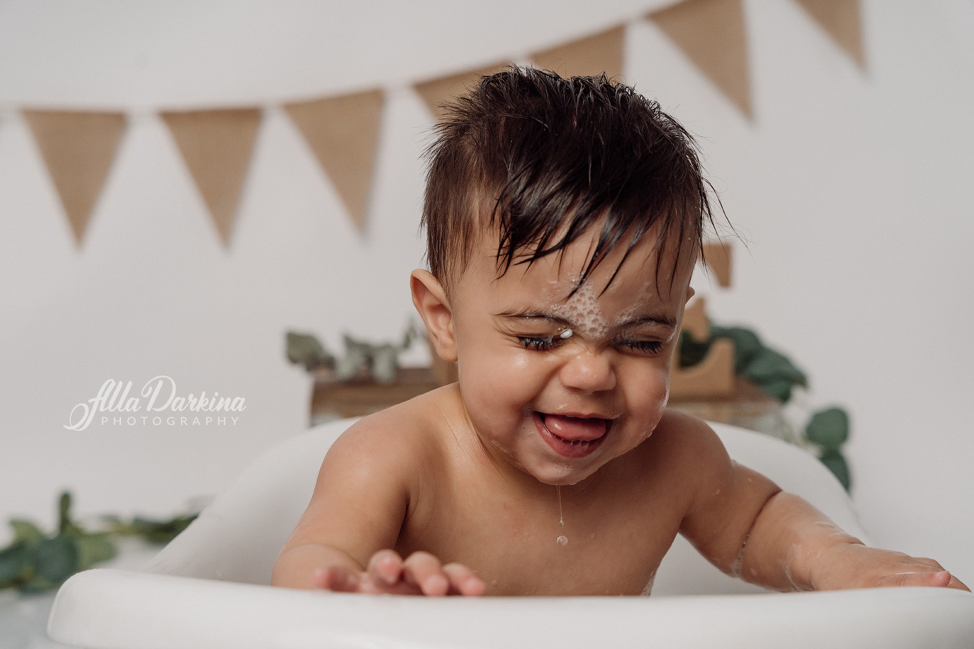Cake smash session price guide. Newborn and family photographer. Hills District. Sydney
