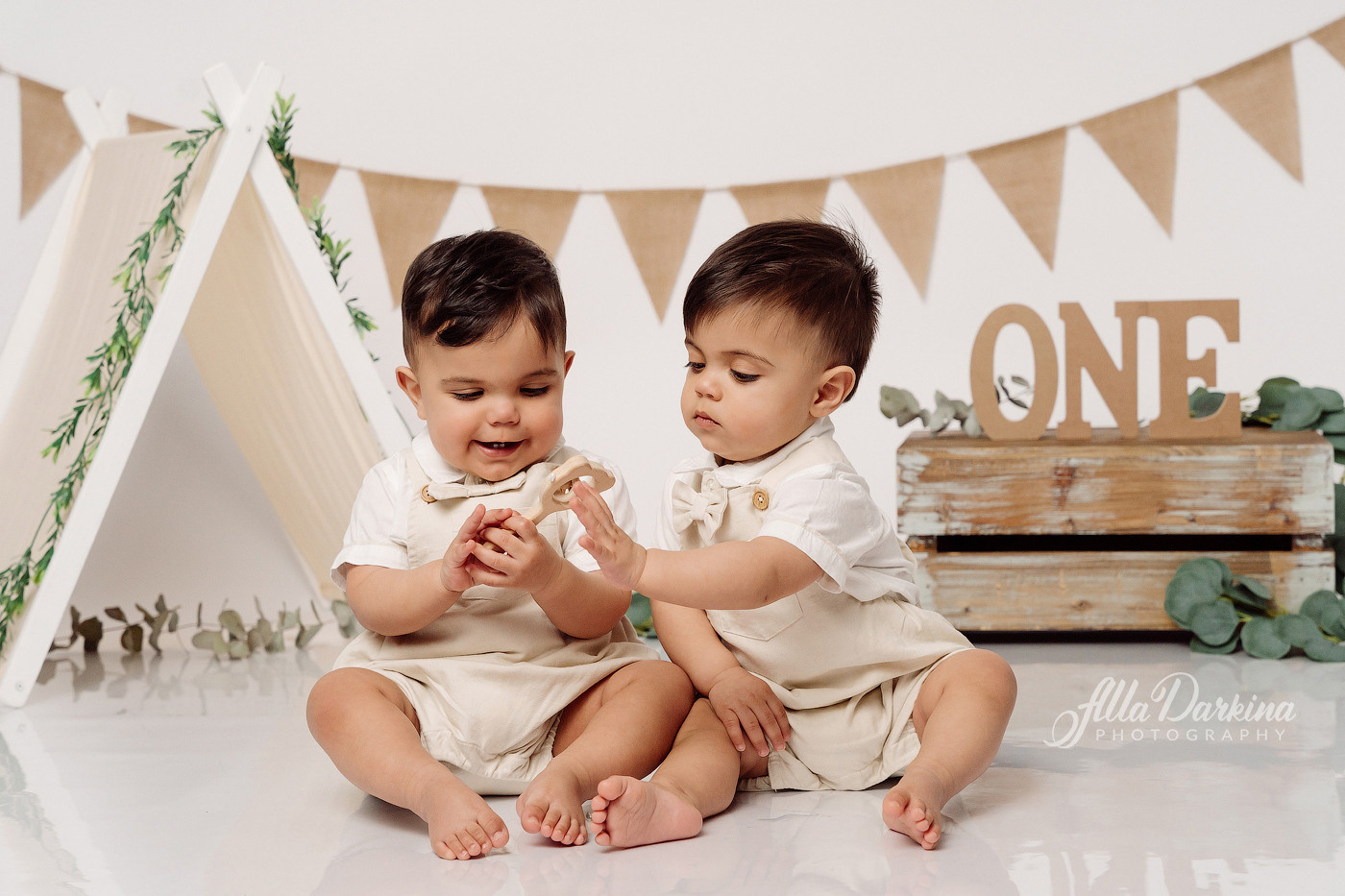 Cake smash session price guide. Newborn and family photographer. Hills District. Sydney