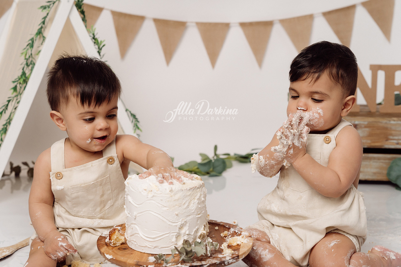 Cake smash session price guide. Newborn and family photographer. Hills District. Sydney