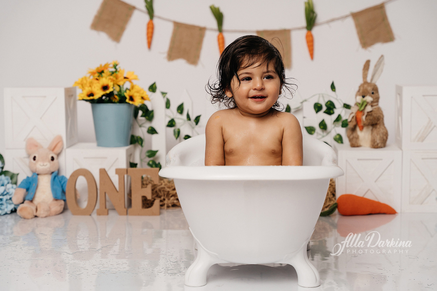 Cake smash session price guide. Newborn and family photographer. Hills District. Sydney