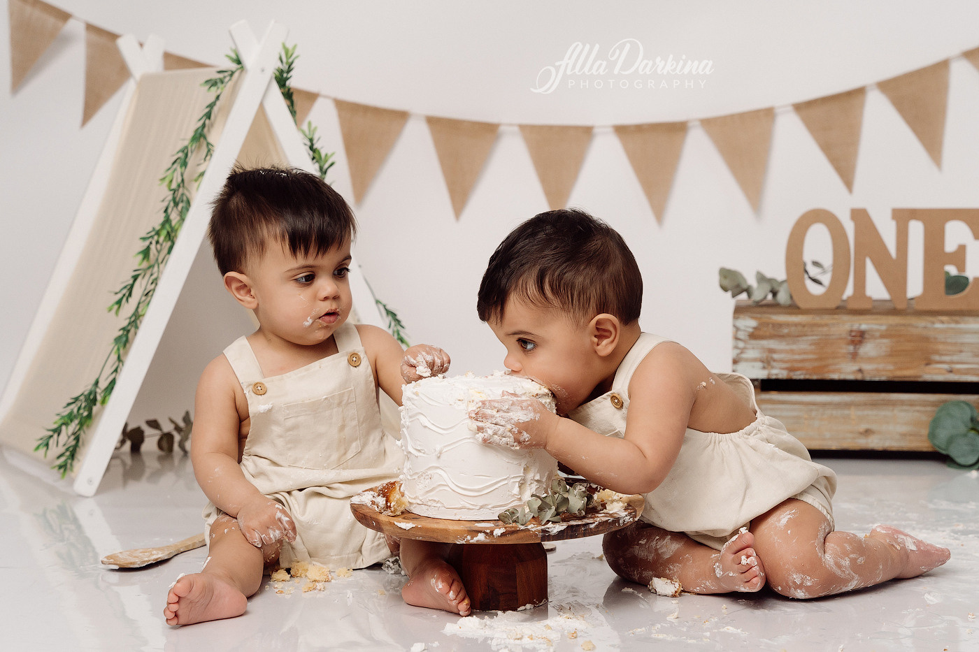 Cake smash session price guide. Newborn and family photographer. Hills District. Sydney