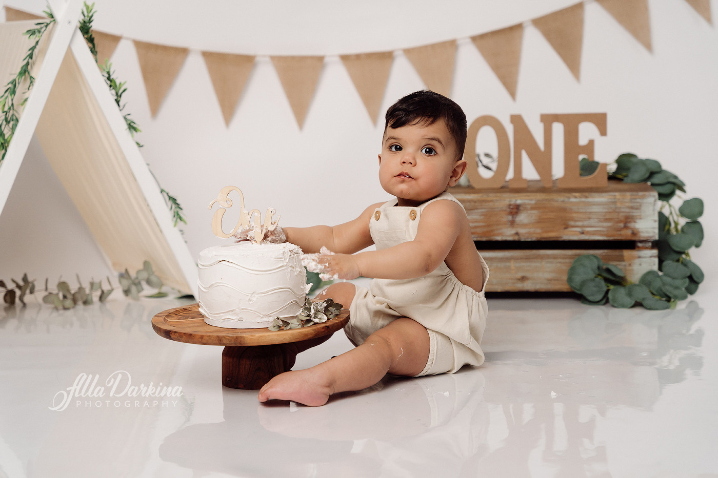 Cake smash session price guide. Newborn and family photographer. Hills District. Sydney