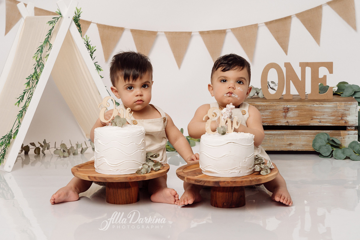 Cake smash session price guide. Newborn and family photographer. Hills District. Sydney