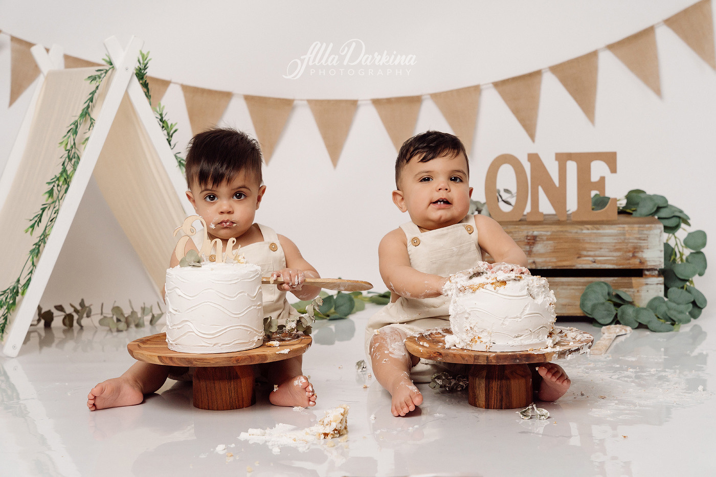 Cake smash session price guide. Newborn and family photographer. Hills District. Sydney