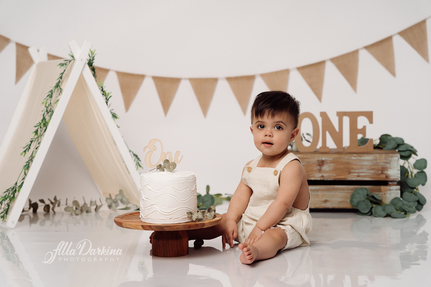 Cake smash session price guide. Newborn and family photographer. Hills District. Sydney