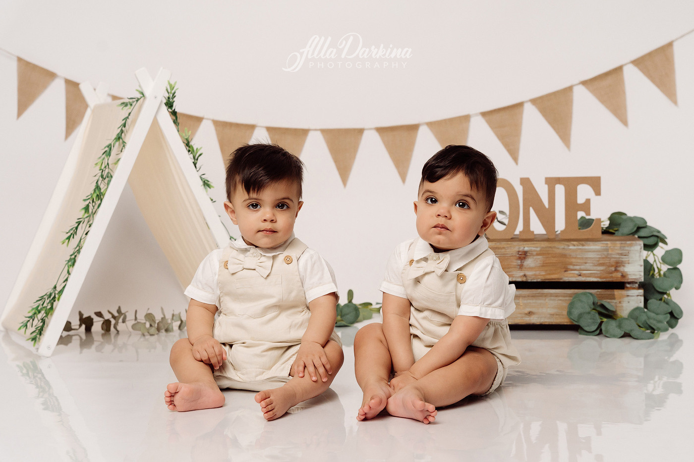 Cake smash session price guide. Newborn and family photographer. Hills District. Sydney