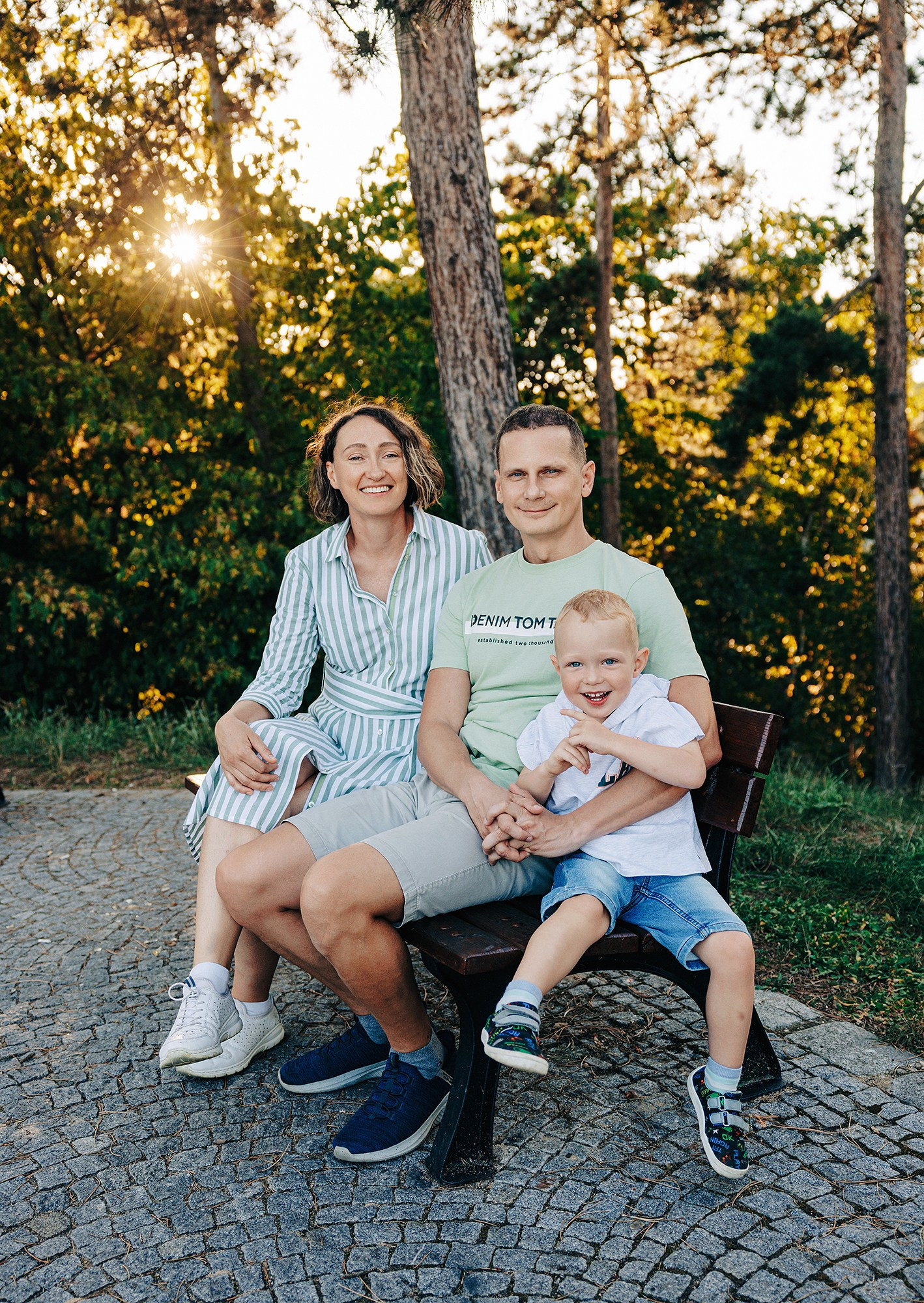 Таня, Андрей и Паша на прогулке. Family and wedding photographer in Prague Natalia Fedori