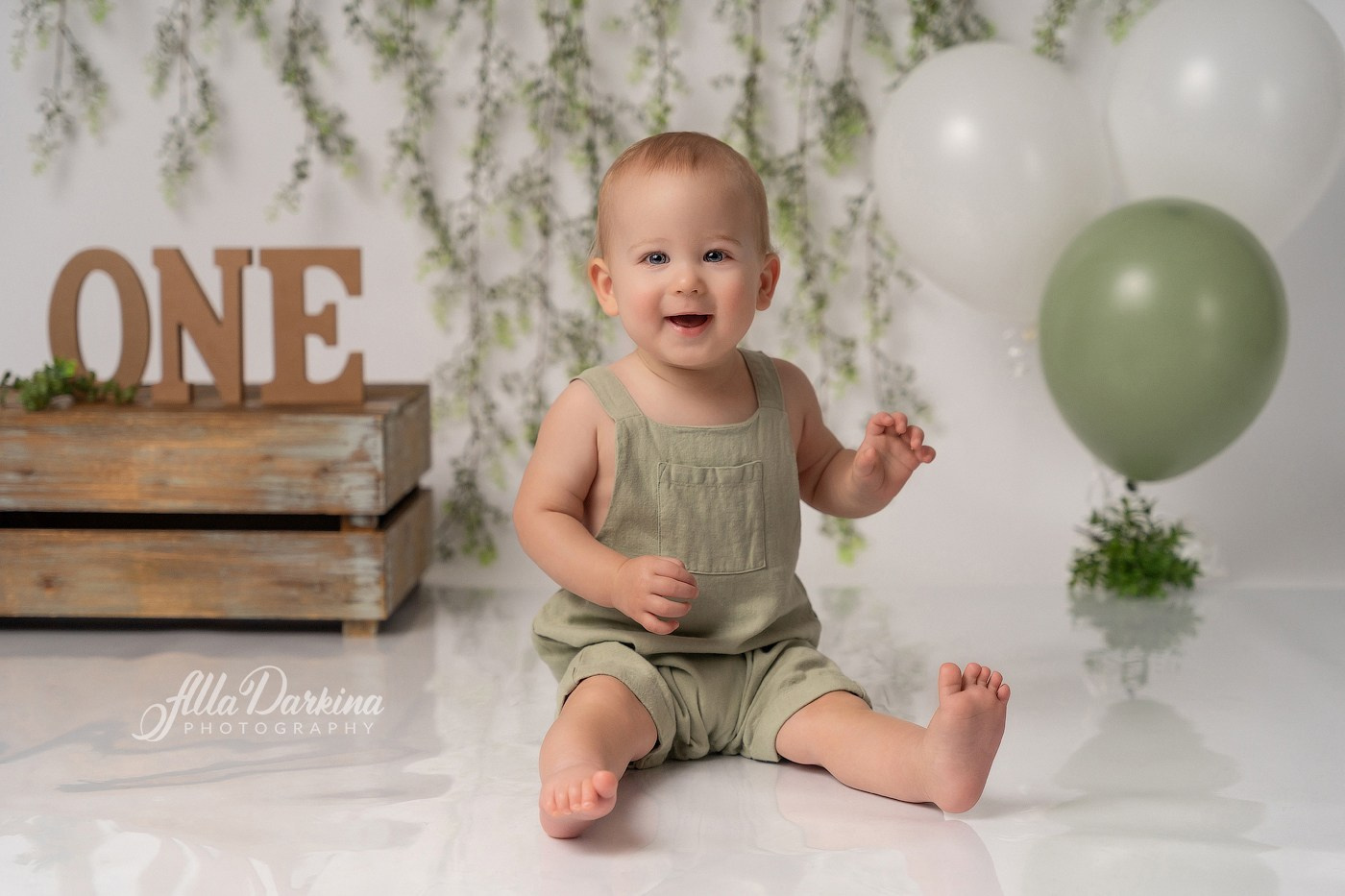 Cake smash session price guide. Newborn and family photographer. Hills District. Sydney