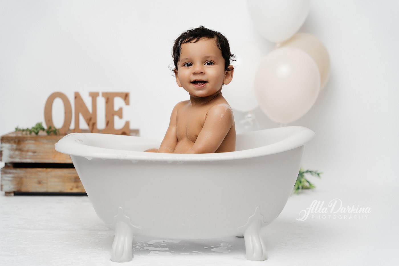Cake smash session price guide. Newborn and family photographer. Hills District. Sydney