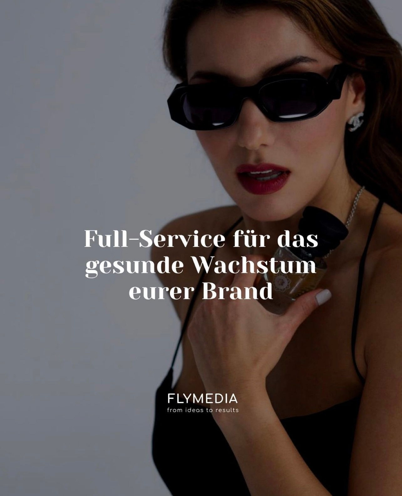 Professioneller Studiofotograf in München – Fotos, Content Creation, Shooting für jeden Anlass. Fotostudio Aesthetic Space in München. Fotostudio mieten ab 1 Stunde