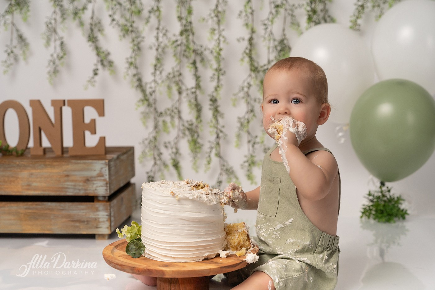 Cake smash session price guide. Newborn and family photographer. Hills District. Sydney