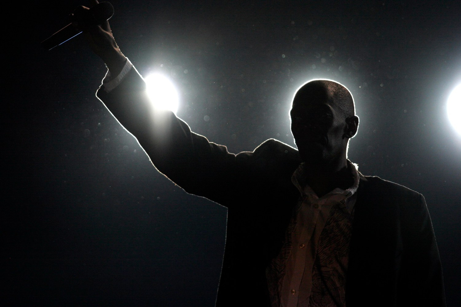 Maxi Jazz raises arms triumphantly as Faithless closes with an anthemic “Insomnia.”
